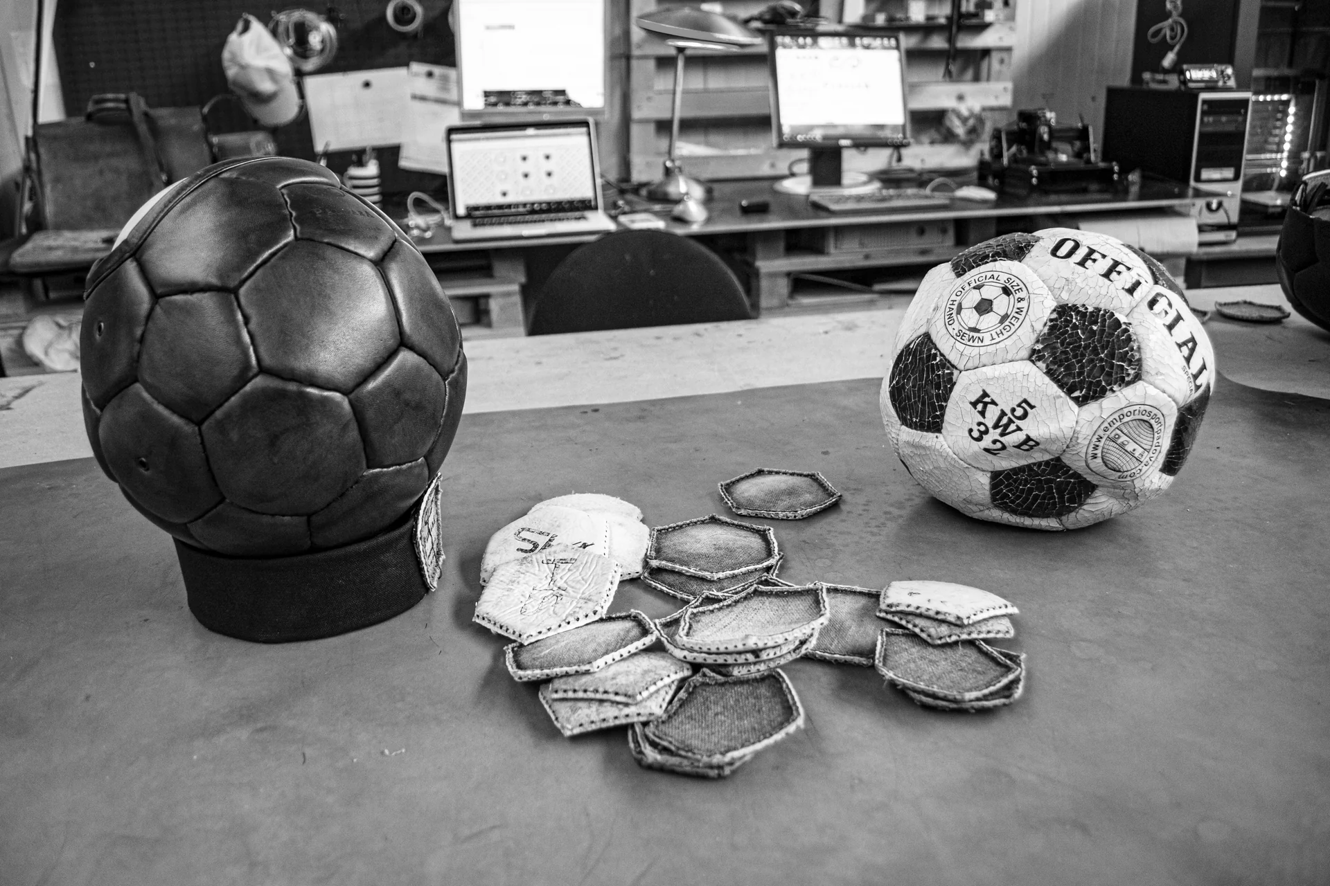 Filo, ago e forbici nell’atelier PANGAEA